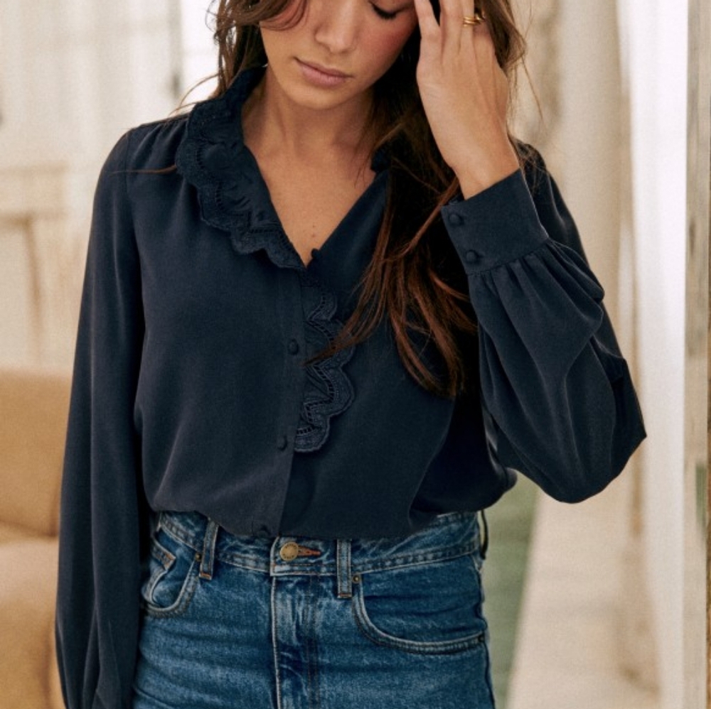NWT Sezane Chloe shirt in Navy